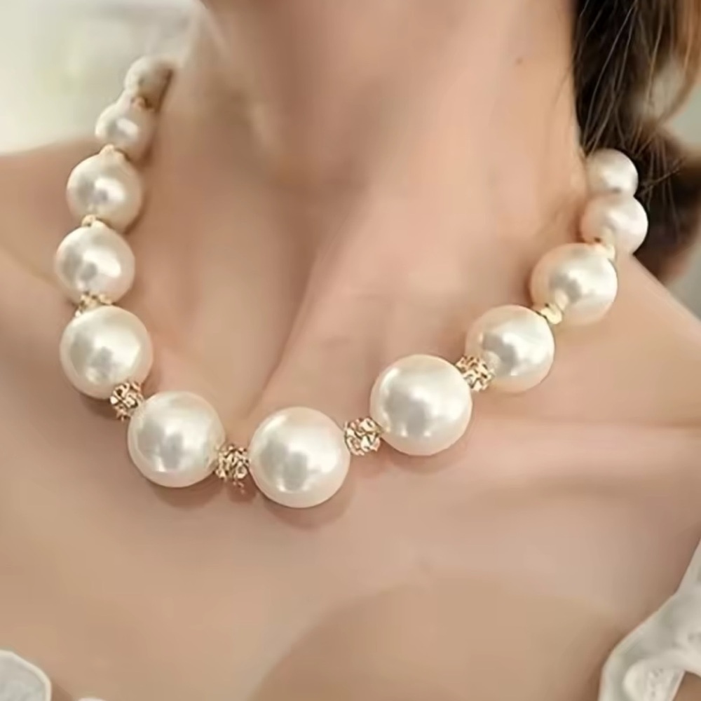 Modern Pearl Gold Necklace